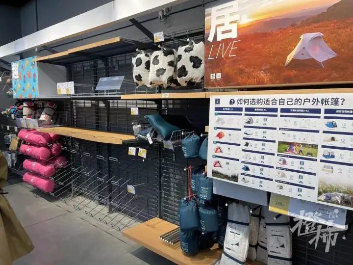 “有草的地方就有帳篷！”小長假露營熱再刷屏，迪卡儂戶外用品近乎售罄